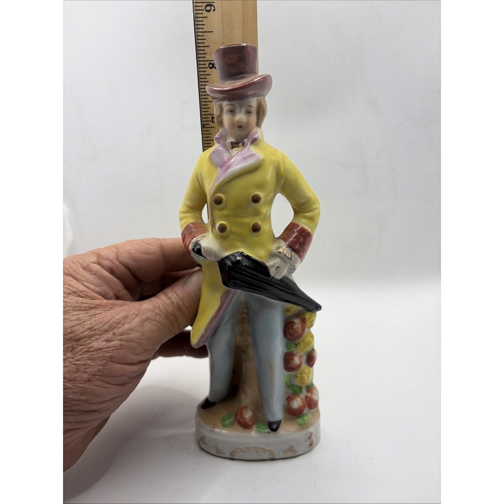 VINTAGE PORCELEIN GENTLEMAN w/ UMBRELLA FIGURINE JAPAN. - Picture 7 of 7